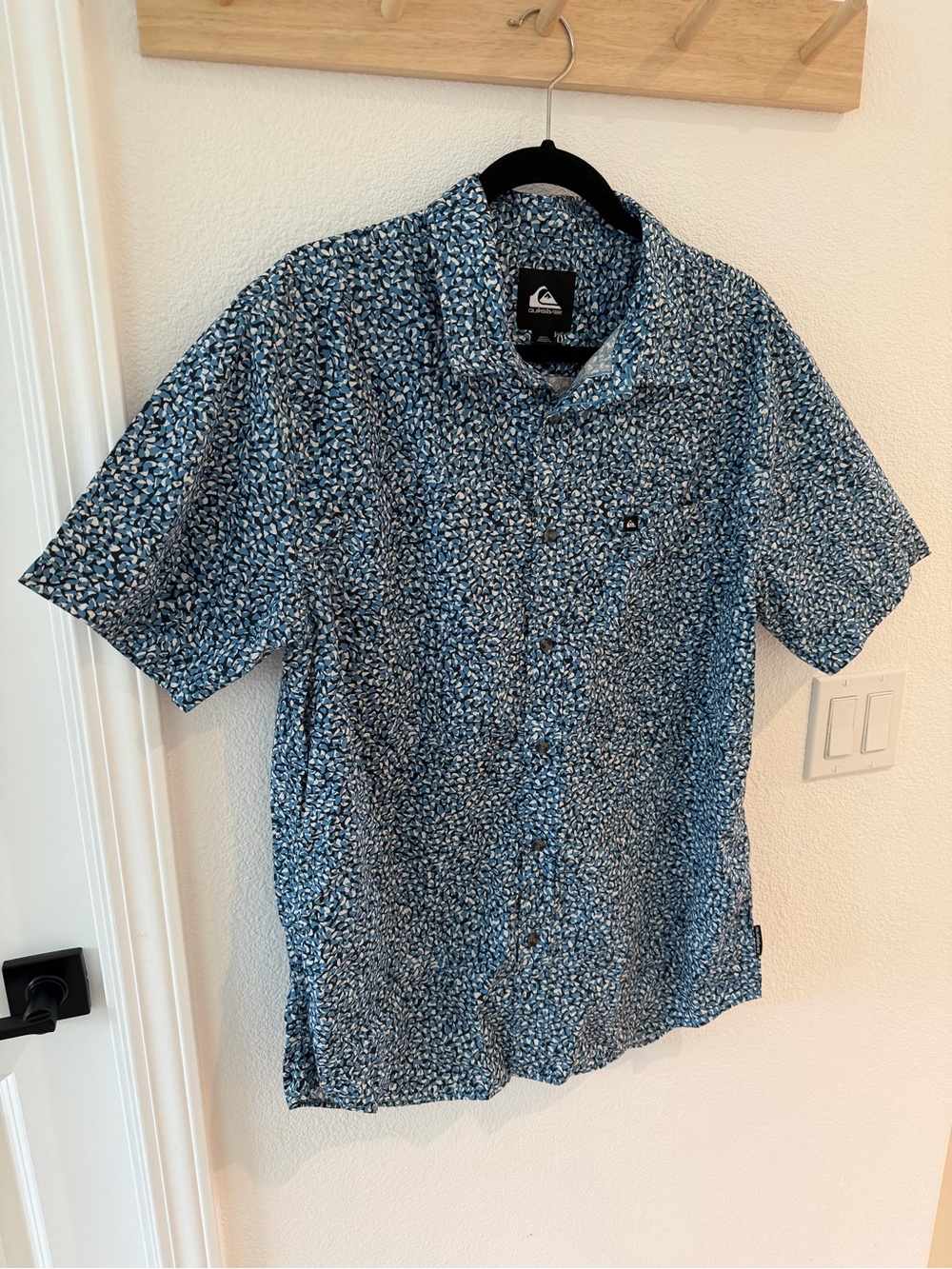 Quiksilver Men’s Blue Short-Sleeve Button-Down Shirt
